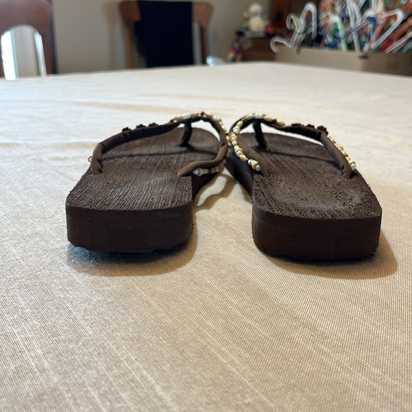 Triple T Trading flip flops chocolate brown with flower and bead design. Size 8 - Picture 5 of 12